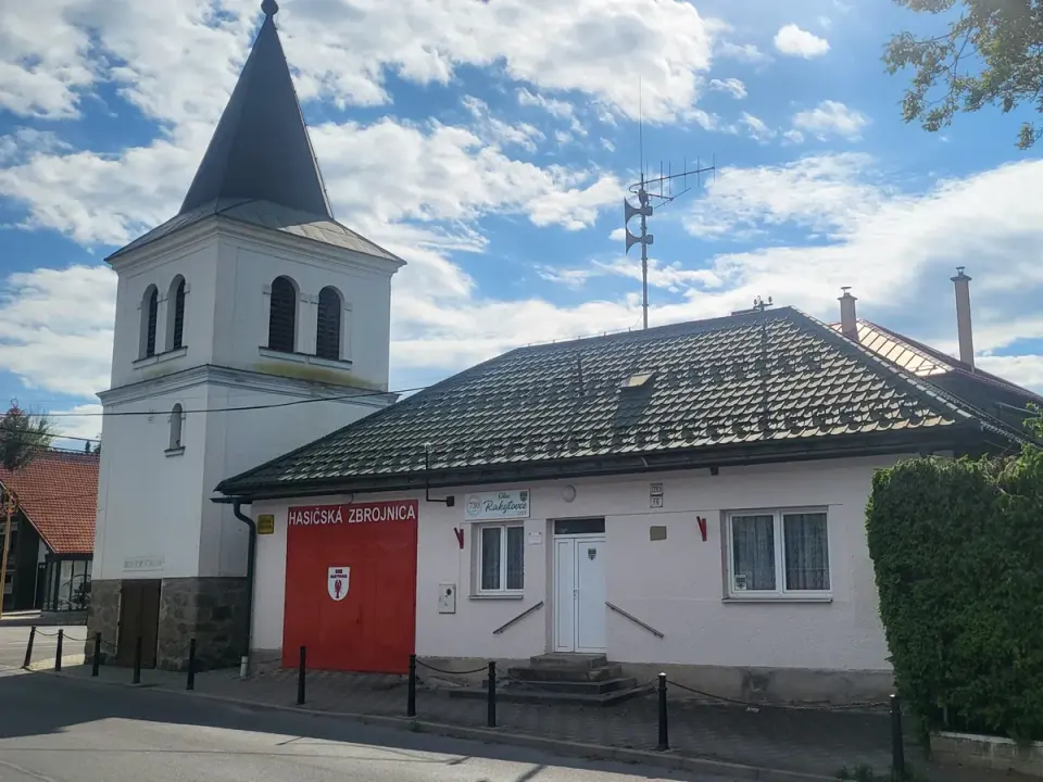 Hasičská zbrojnica a zvonica — sídlo občianskej rady Rakytovce