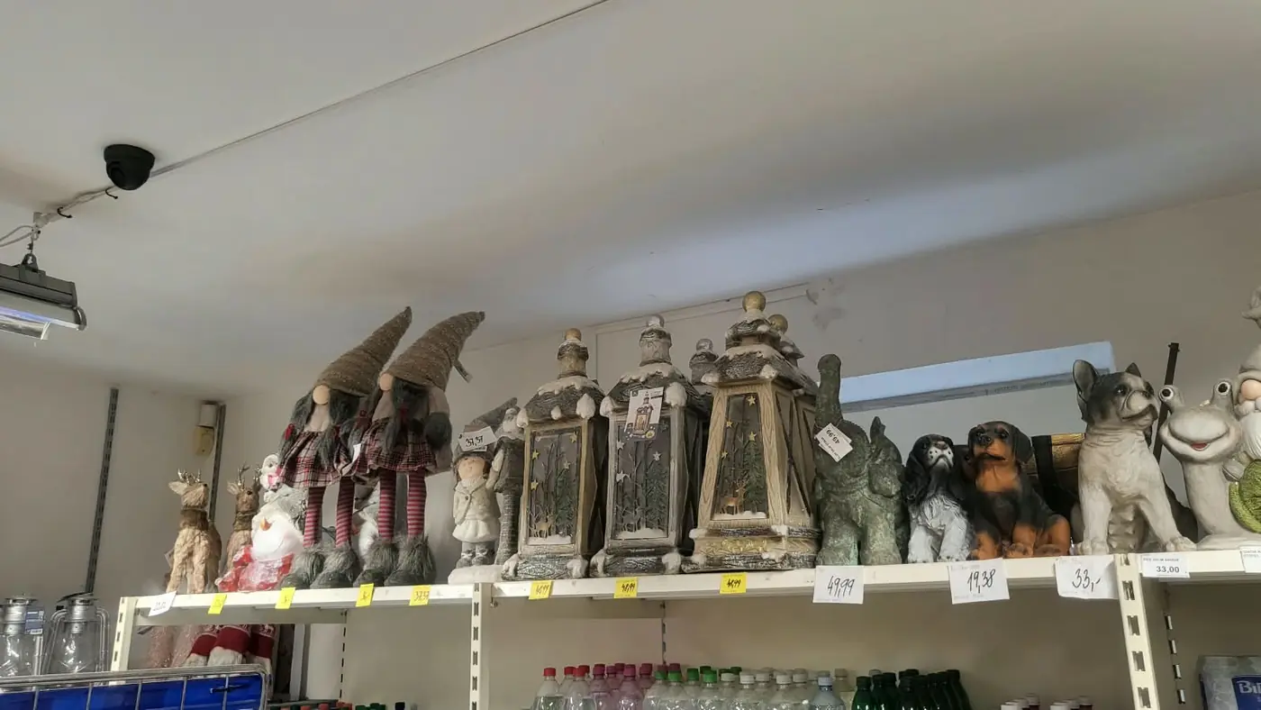 Seasonal decorations – gnomes and lanterns