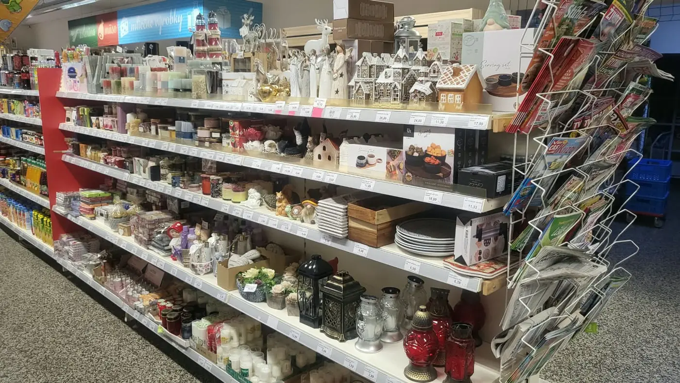 Candles, tea lights and home decorations