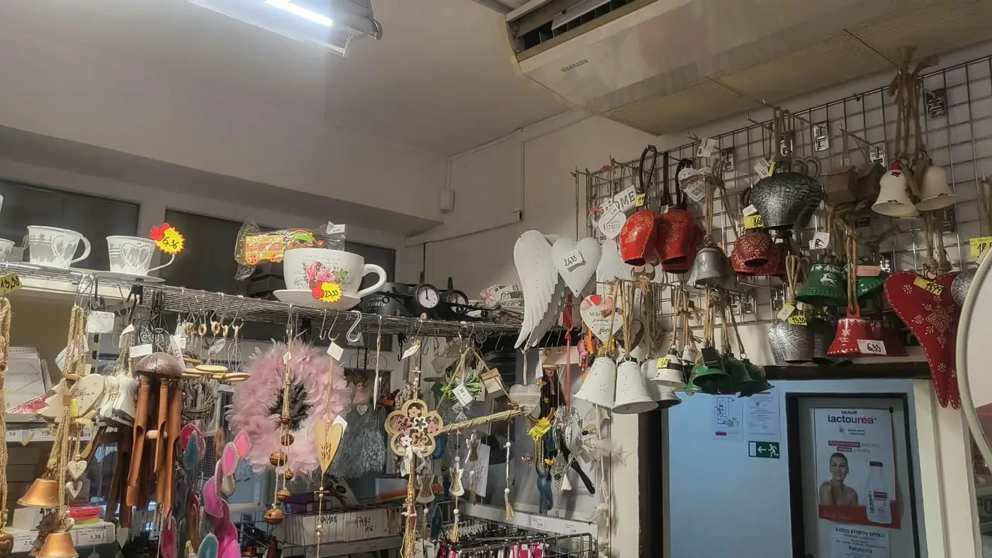 Bells, hanging hearts and other decorations